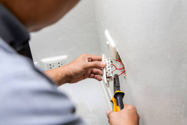 Best Circuit Breaker Repair  in Houghton, MI